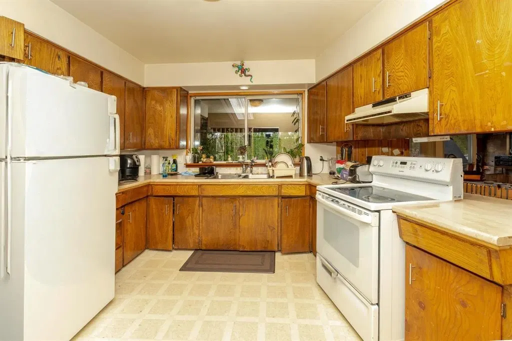 Photo 5 of 25 at 12250 Skillen Street