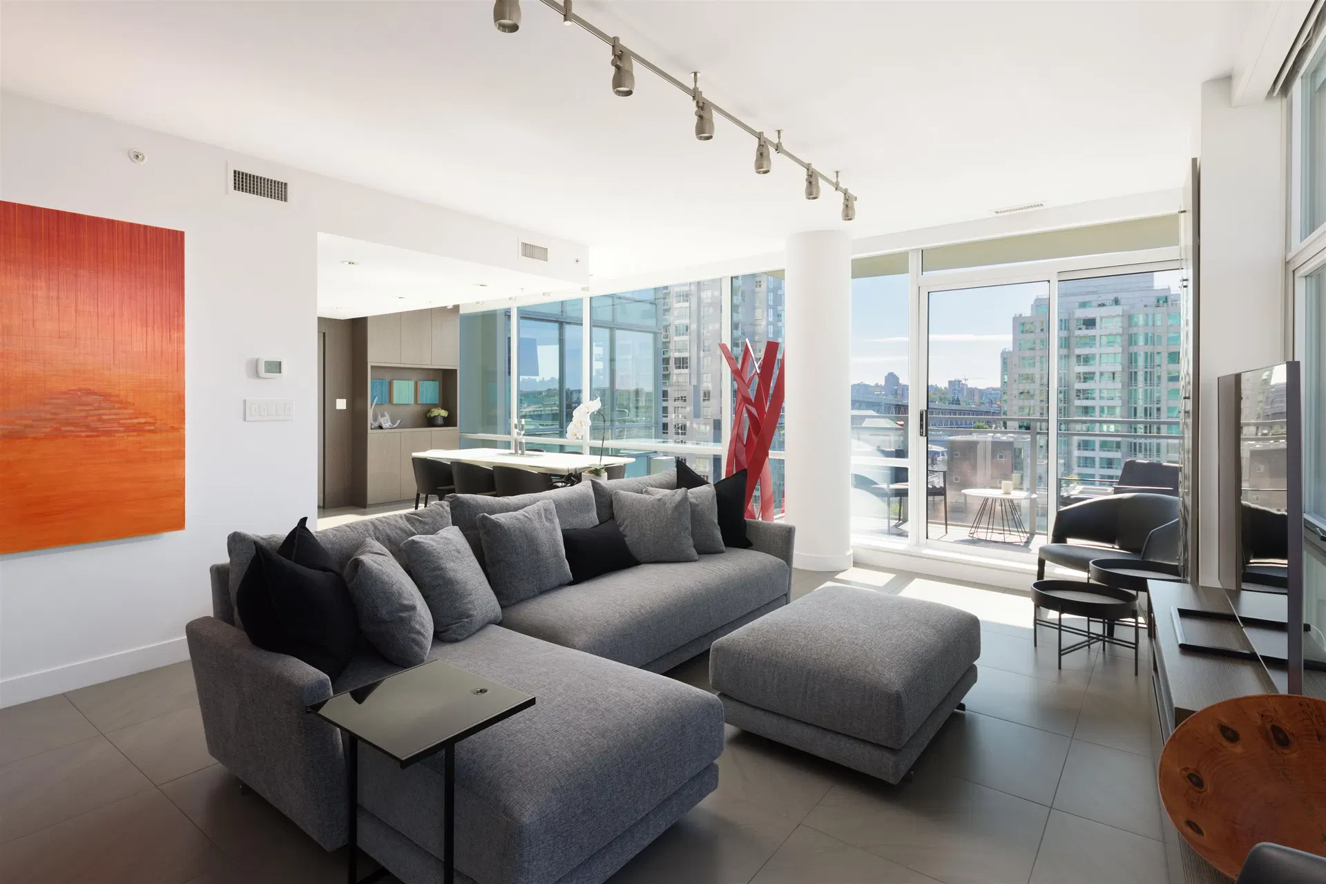 Photo 4 of 40 at #805 – 1455 Howe Street