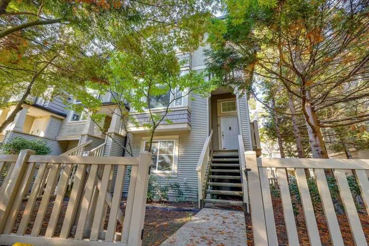 Photo 3 of 20 at #19 – 3711 Robson Court