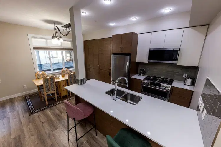 #306 – 2135 Heritage Park Lane