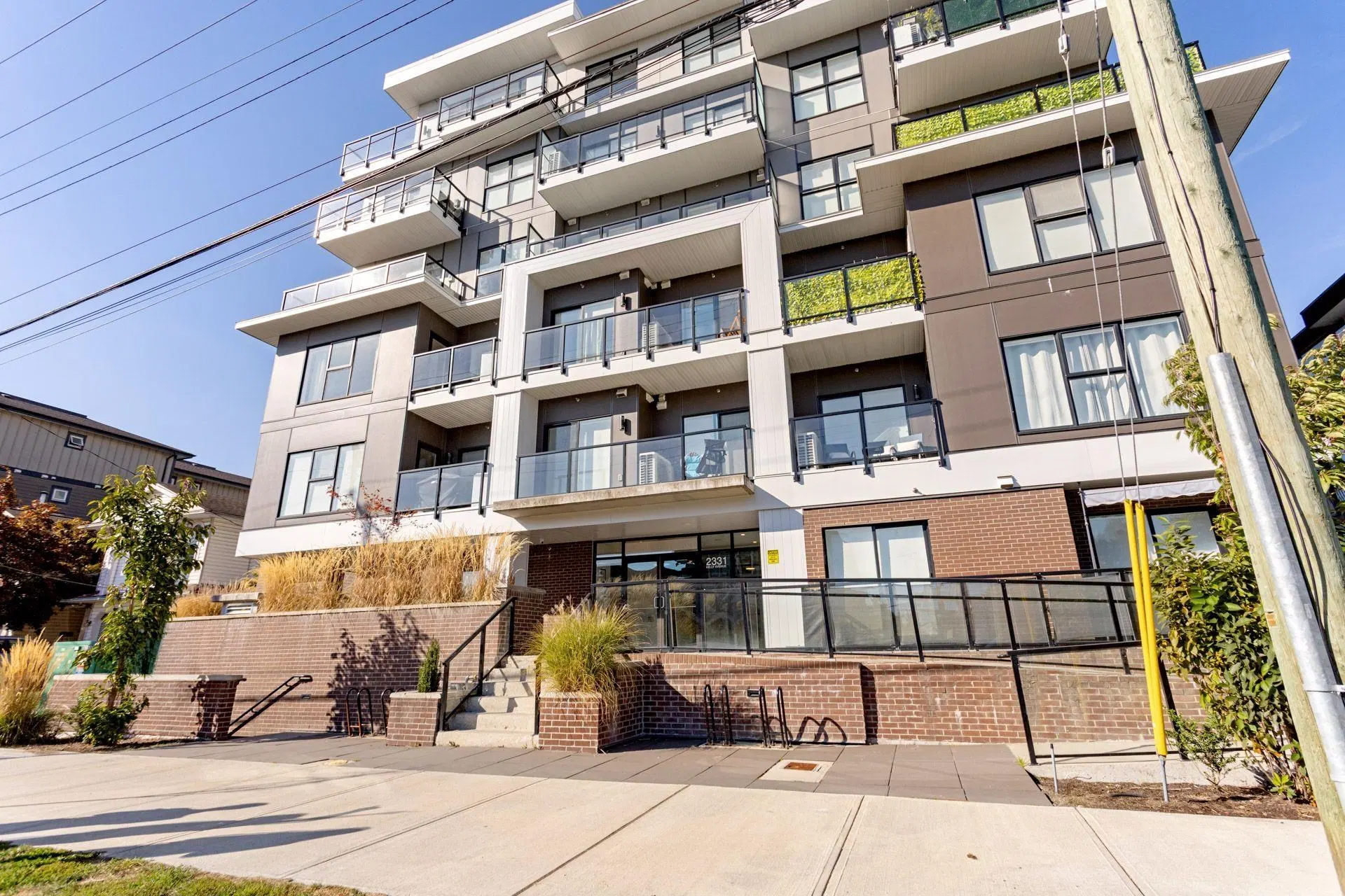 Photo 2 of 33 at #301 – 2331 Kelly Avenue