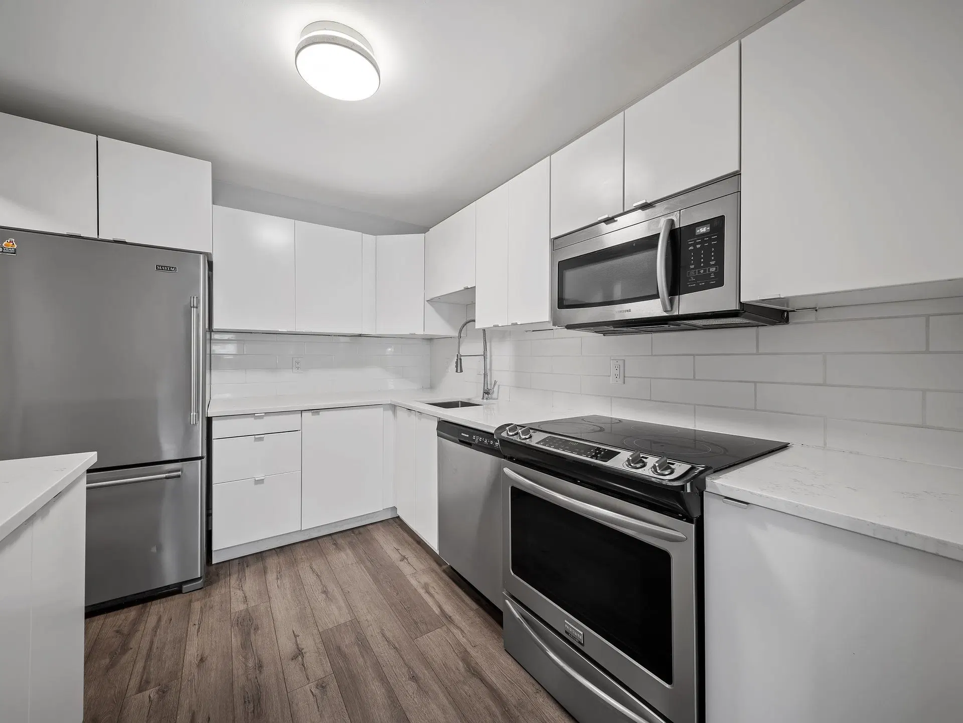 Photo 3 of 18 at #318 – 1561 Vidal Street