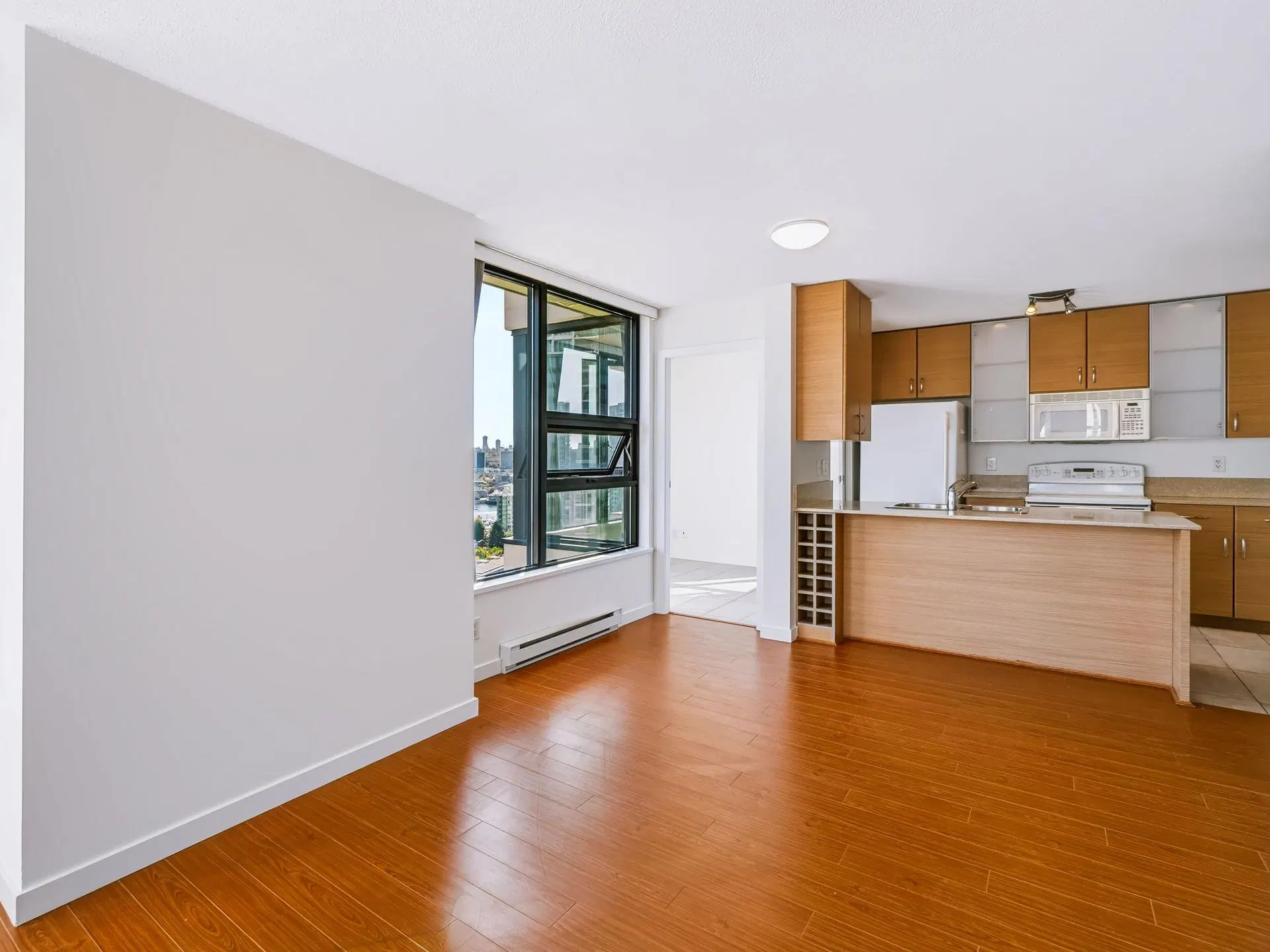 Photo 5 of 30 at #2105 – 977 Mainland Street