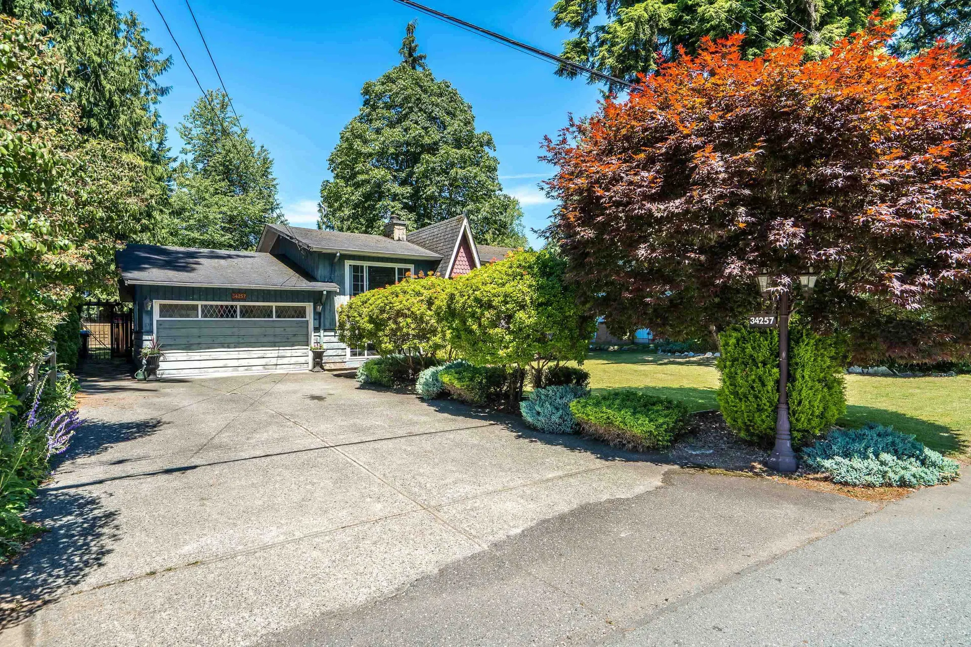 Photo 2 of 39 at 34257 Woodbine Crescent