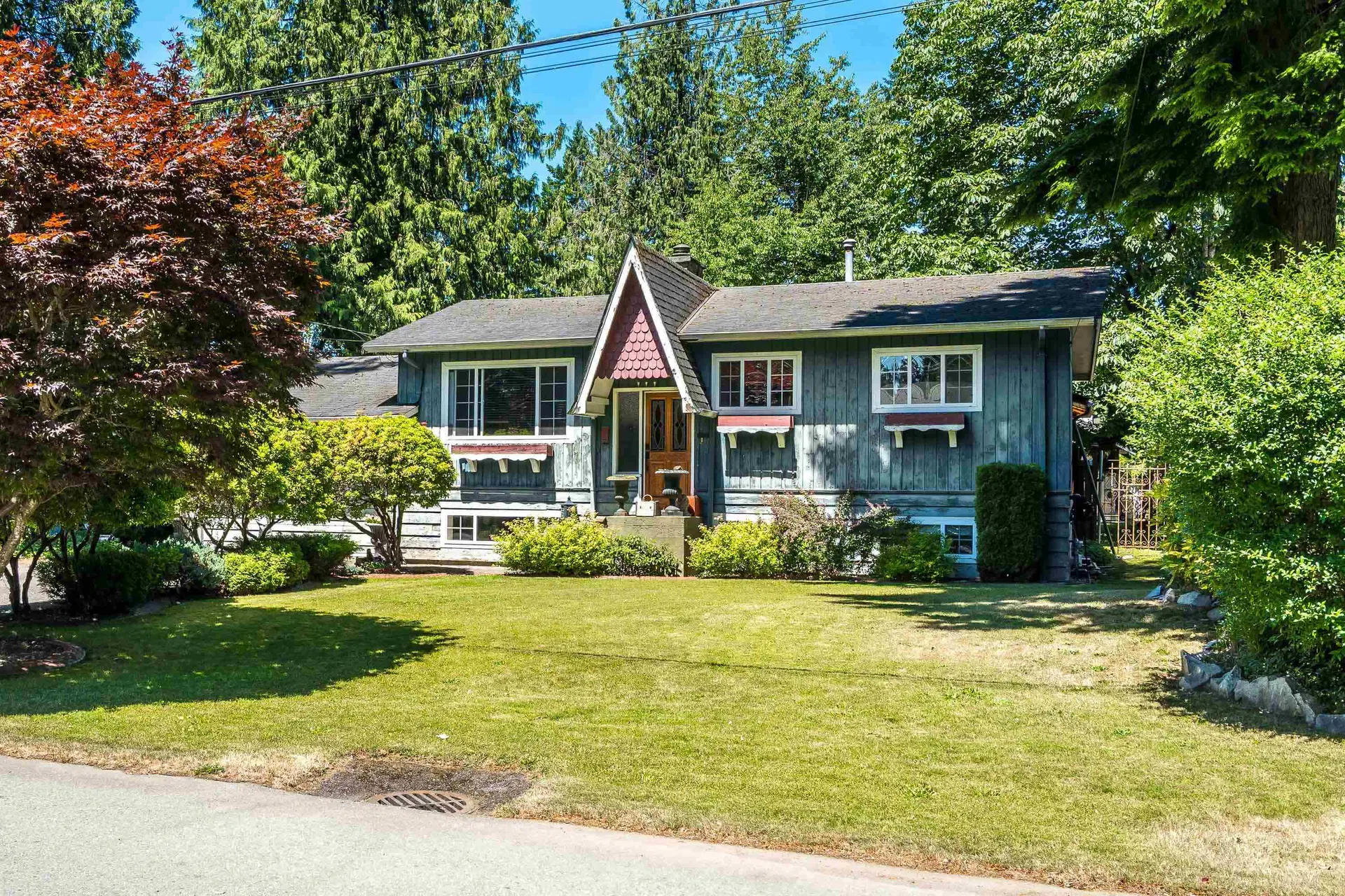 Photo 3 of 39 at 34257 Woodbine Crescent