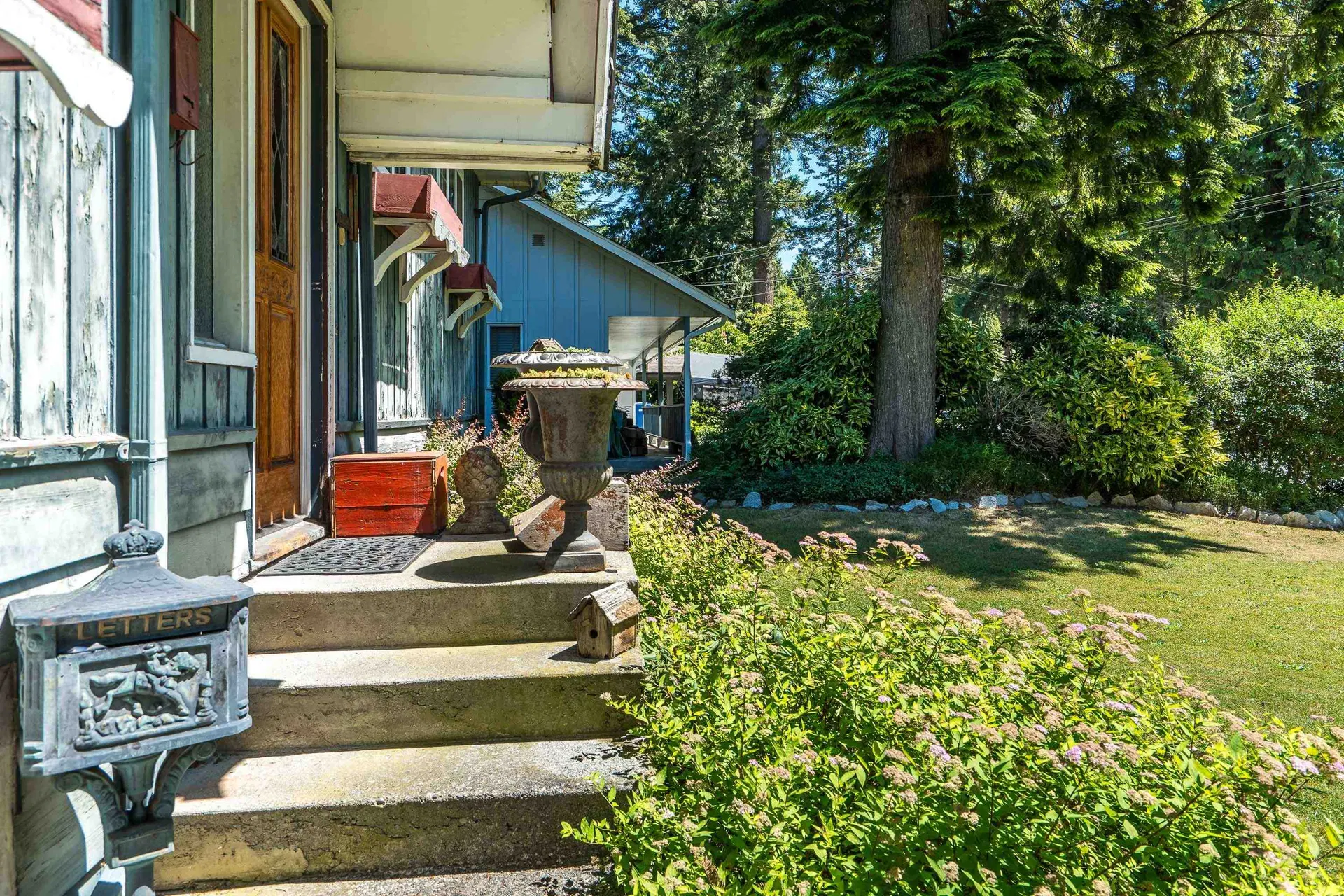 Photo 4 of 39 at 34257 Woodbine Crescent