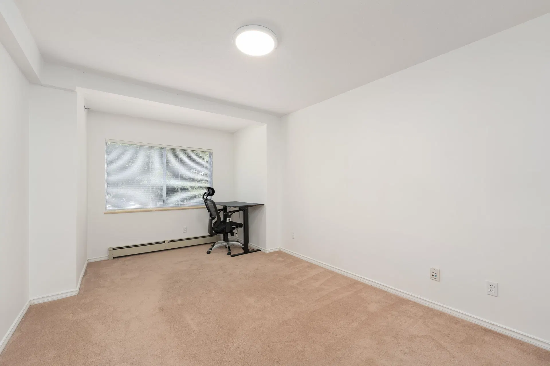 Photo 5 of 40 at 1038 E 51st Avenue