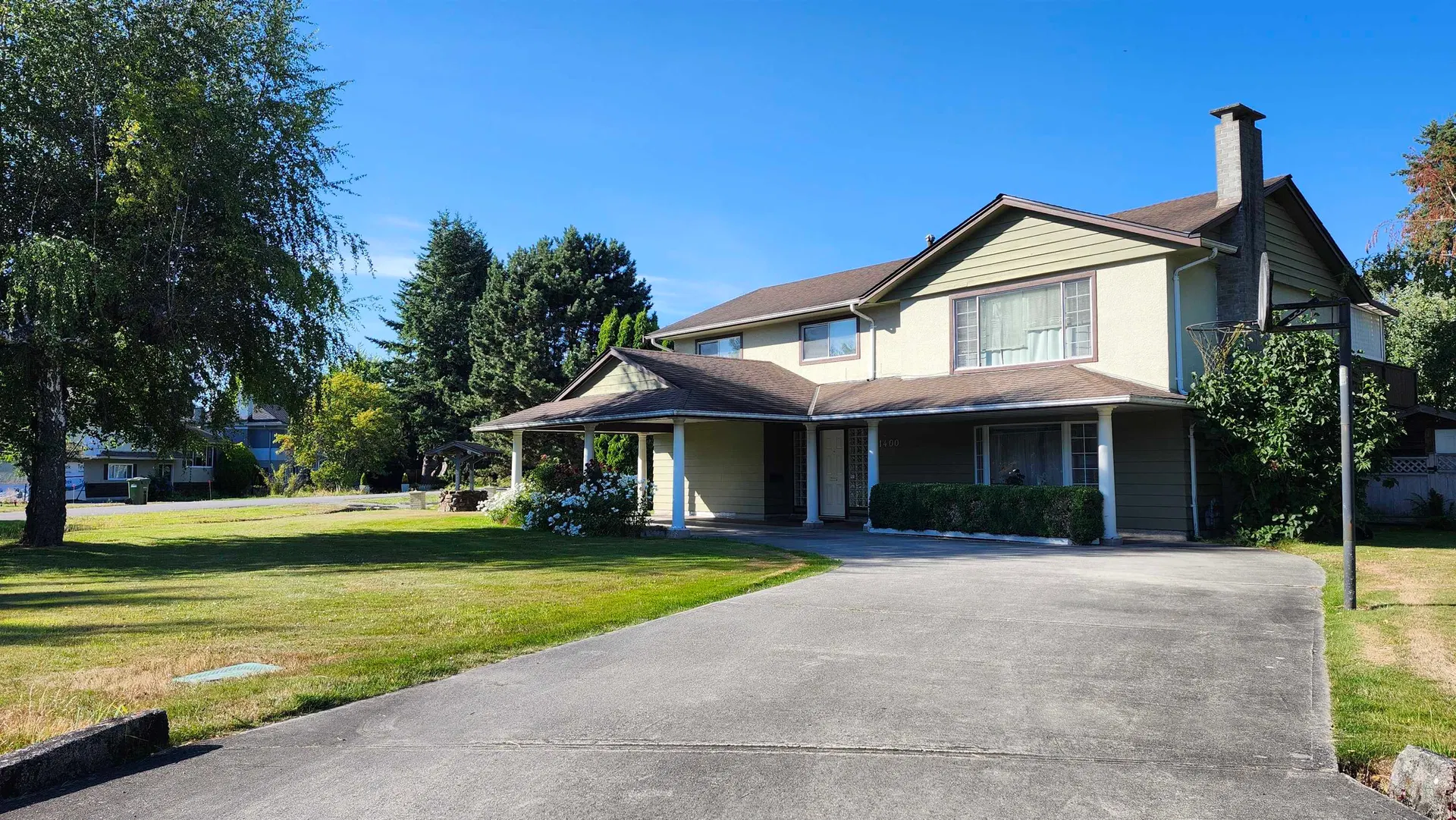 Photo 1 of 23 at 11400 Seafield Crescent