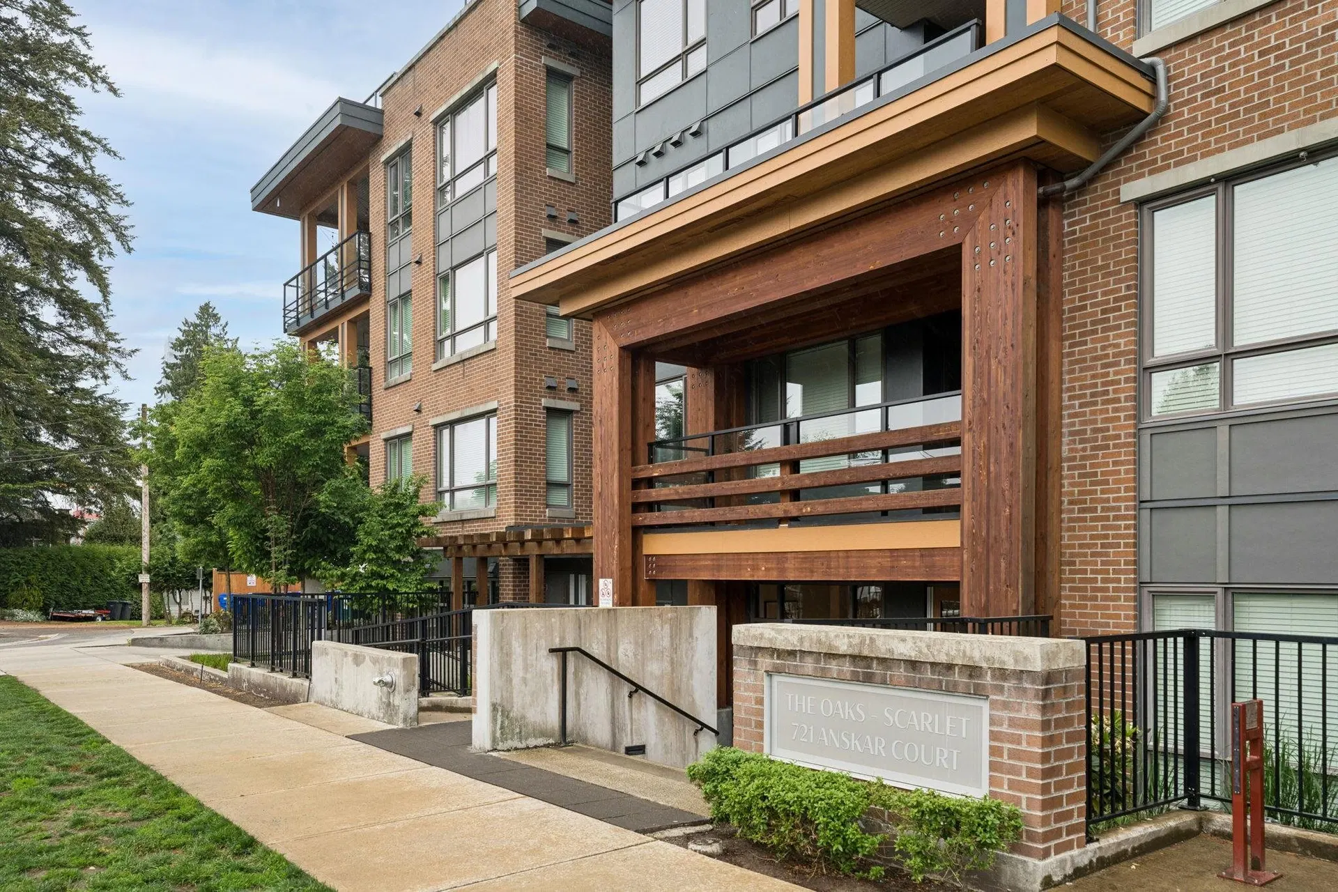 Photo 4 of 39 at #612 – 721 Anskar Court