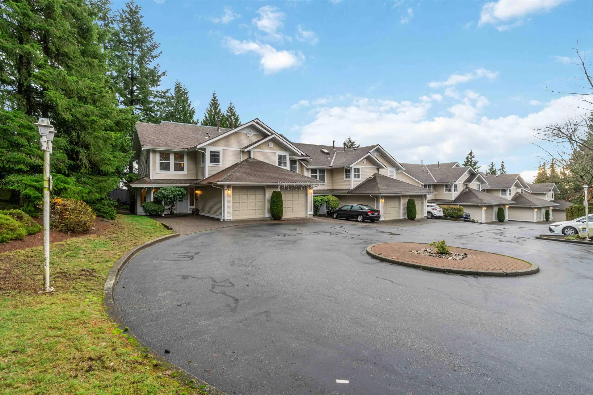 Photo 4 of 37 at #30 – 2590 Panorama Drive
