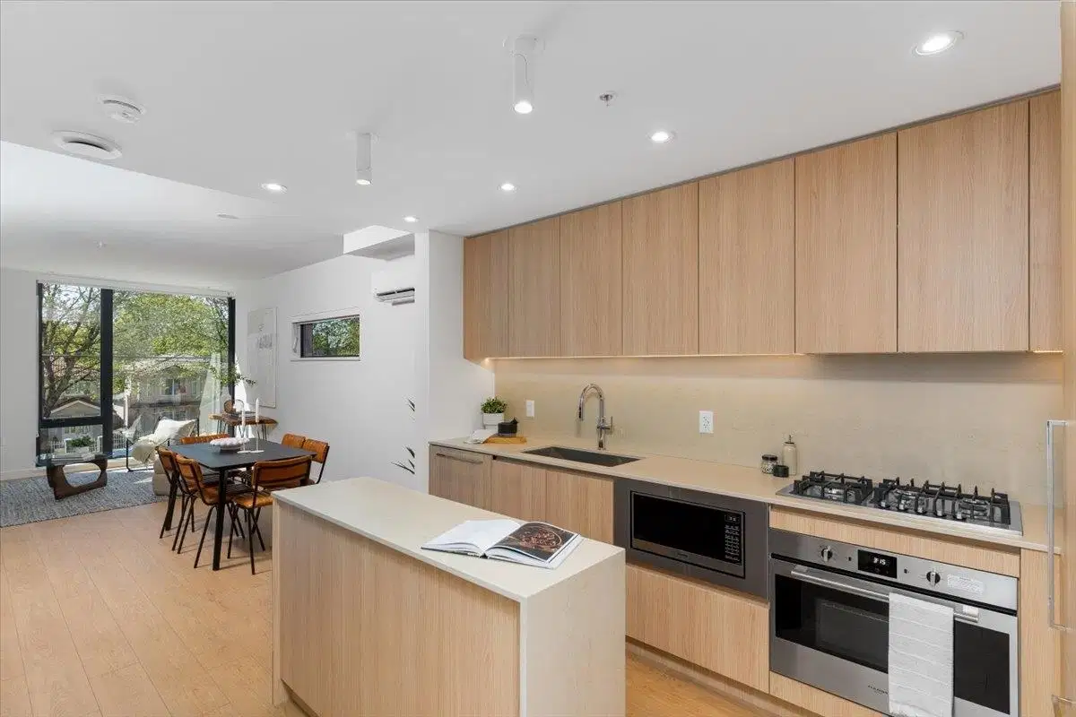 #231 – 2830 Nanaimo Street
