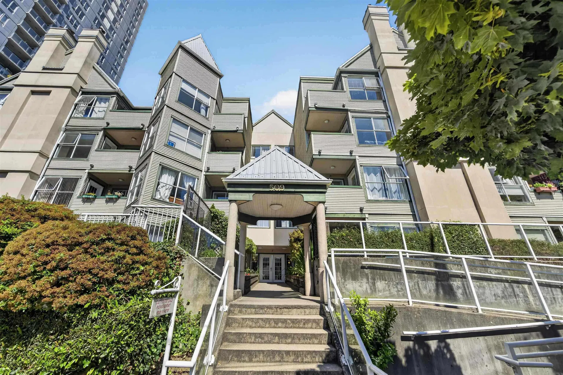 Photo 1 of 3 at #106 – 509 Carnarvon Street