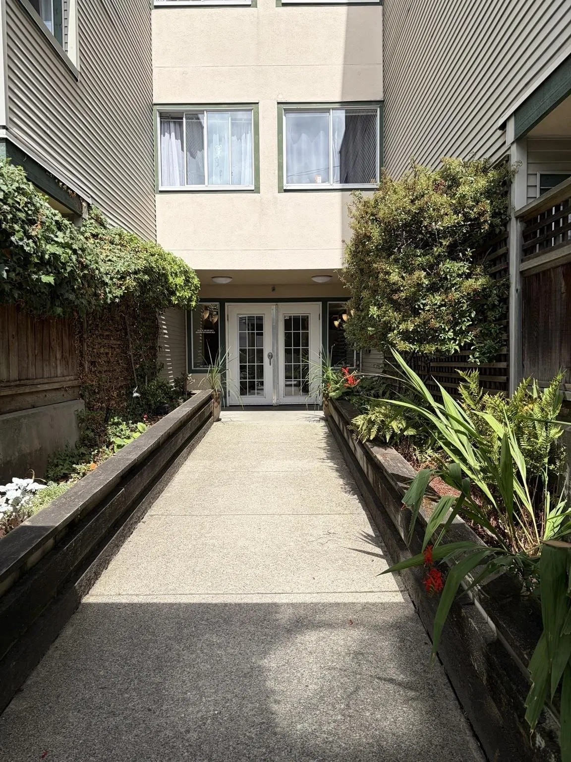 Photo 3 of 3 at #106 – 509 Carnarvon Street