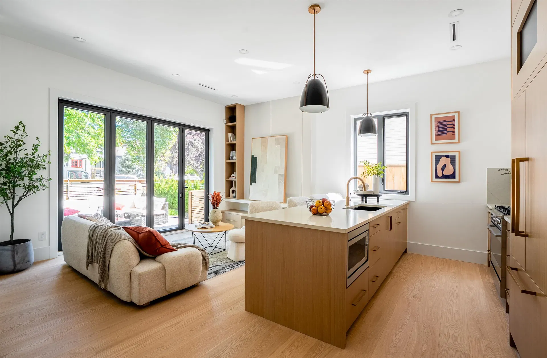 Photo 5 of 25 at #1 – 356 E 40th Avenue