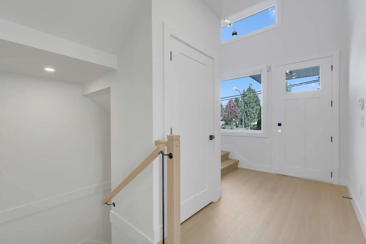 Photo 5 of 25 at 9498 118 Street