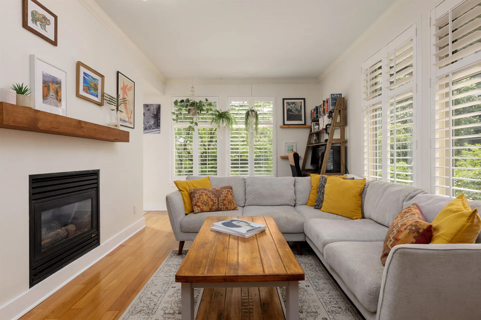 Photo 4 of 30 at #201 – 118 W 22nd Street