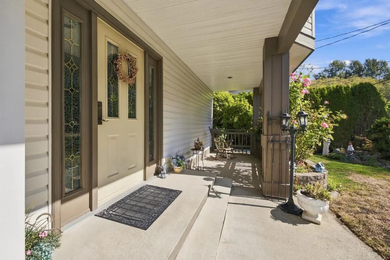 Photo 4 of 40 at 17037 0 Avenue