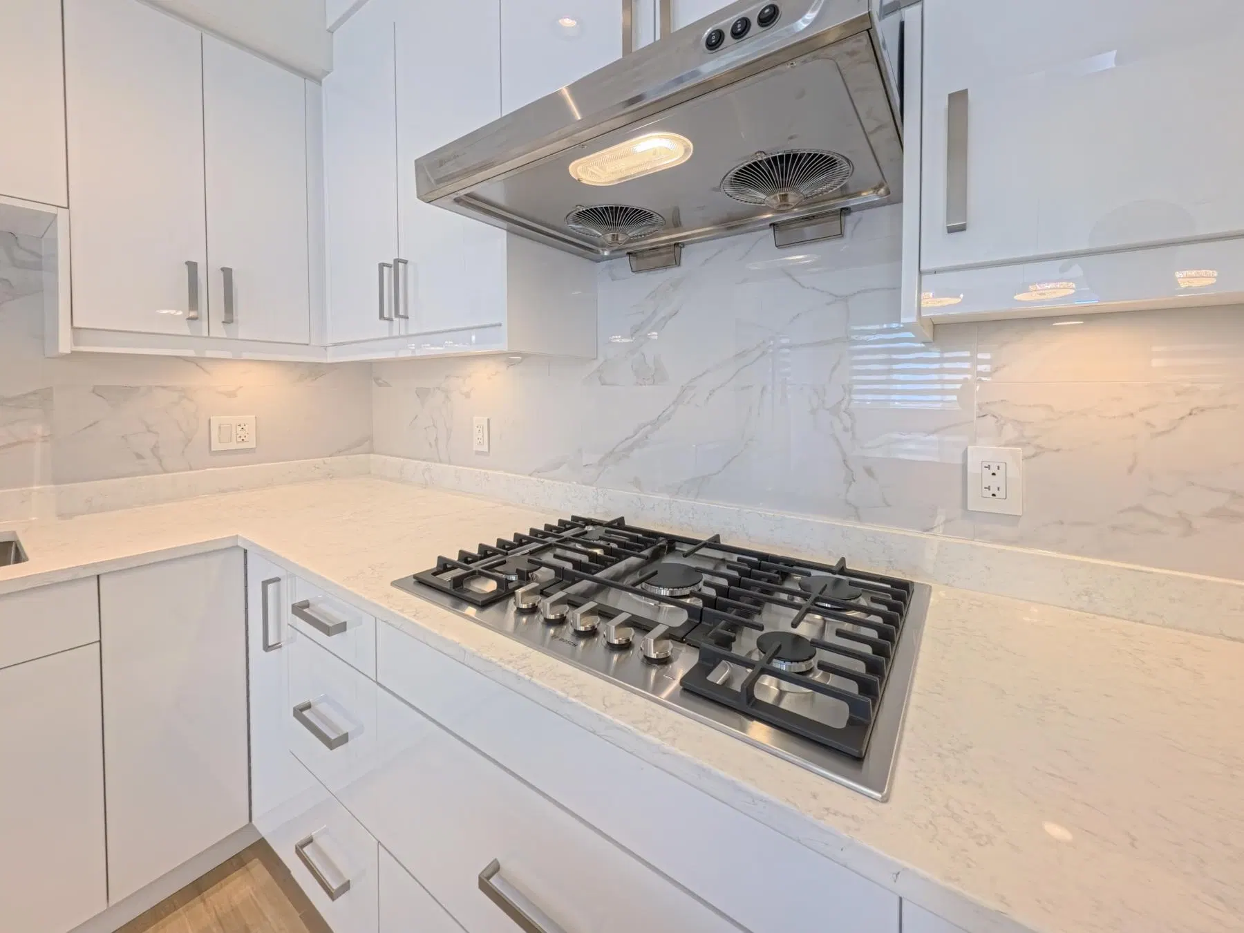Photo 5 of 25 at #3 – 745 E 30 Avenue