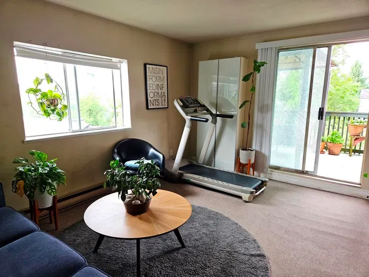 Photo 5 of 40 at 1244 E 8th Avenue