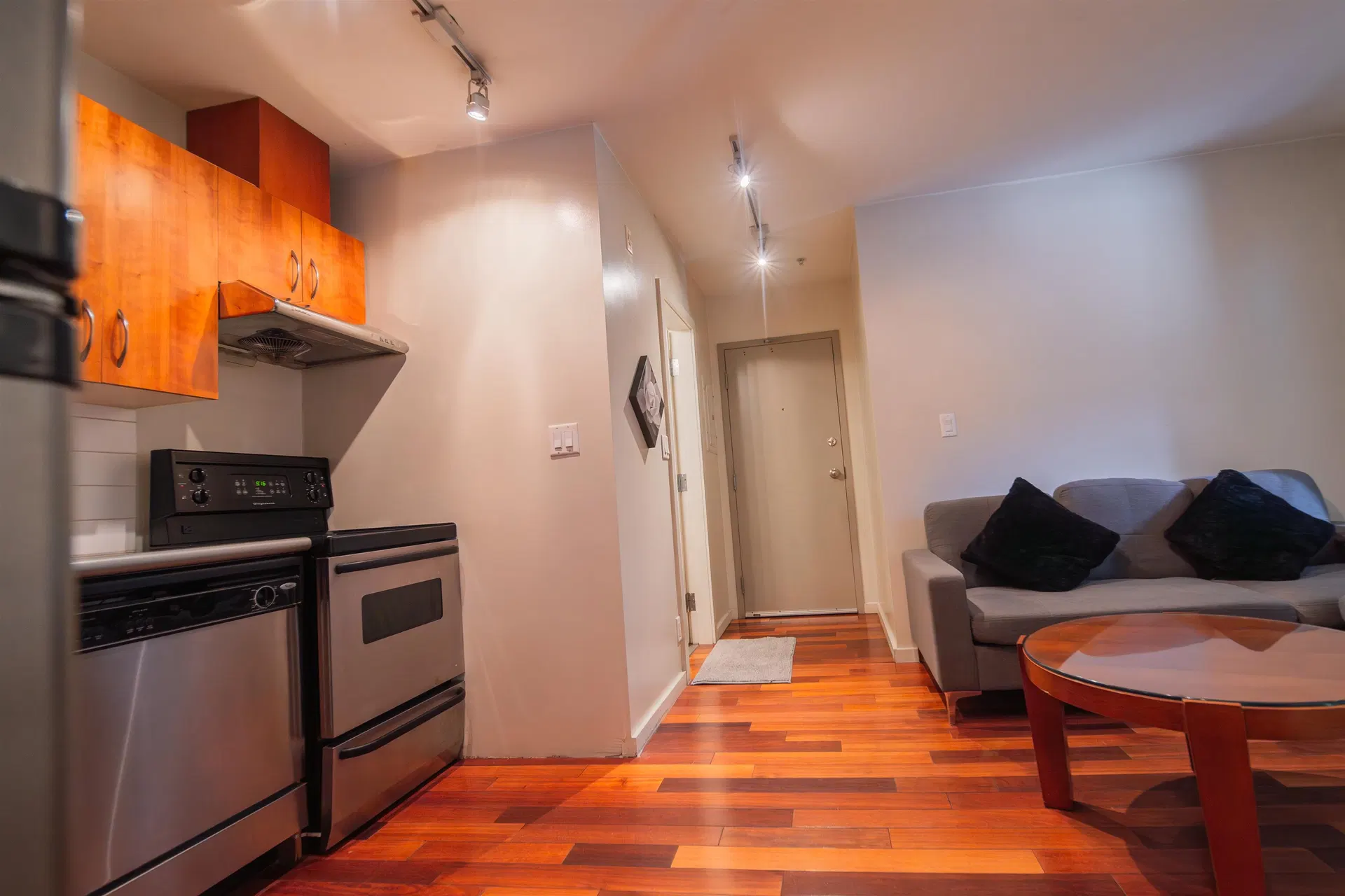 Photo 4 of 11 at #203 – 440 Richards Street
