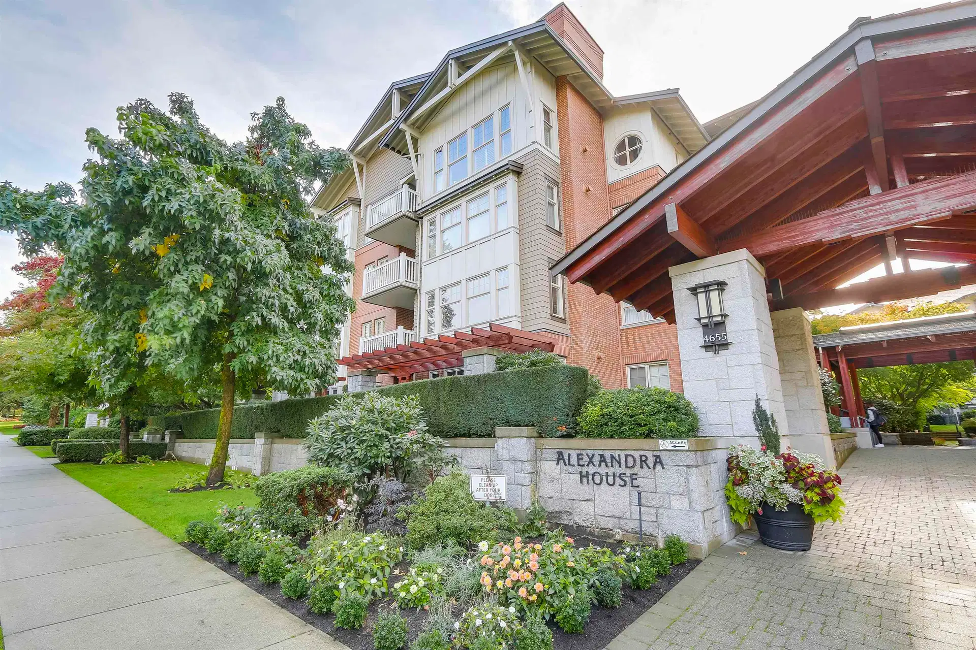 #1416 – 4655 Valley Drive