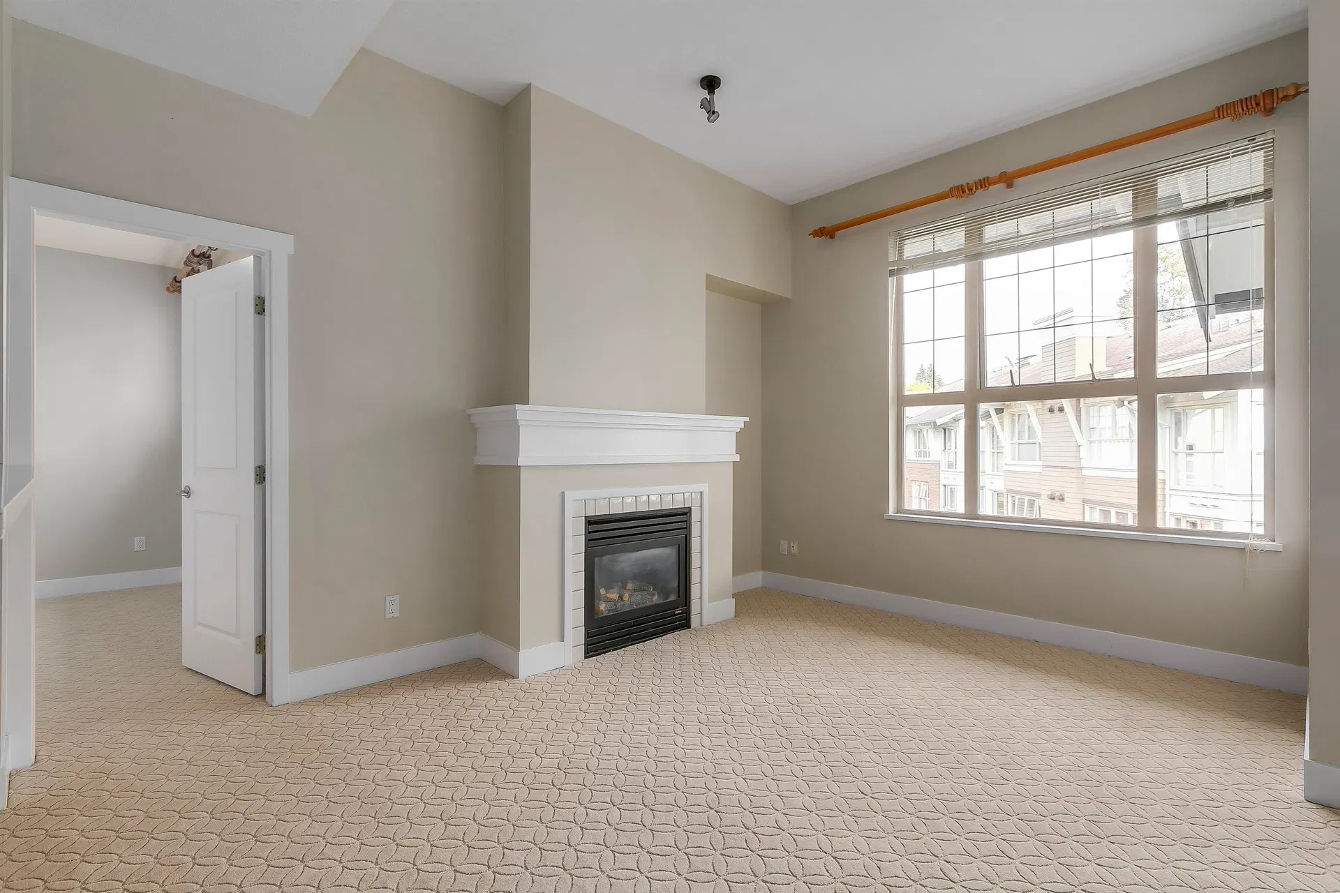 Photo 3 of 16 at #1416 – 4655 Valley Drive