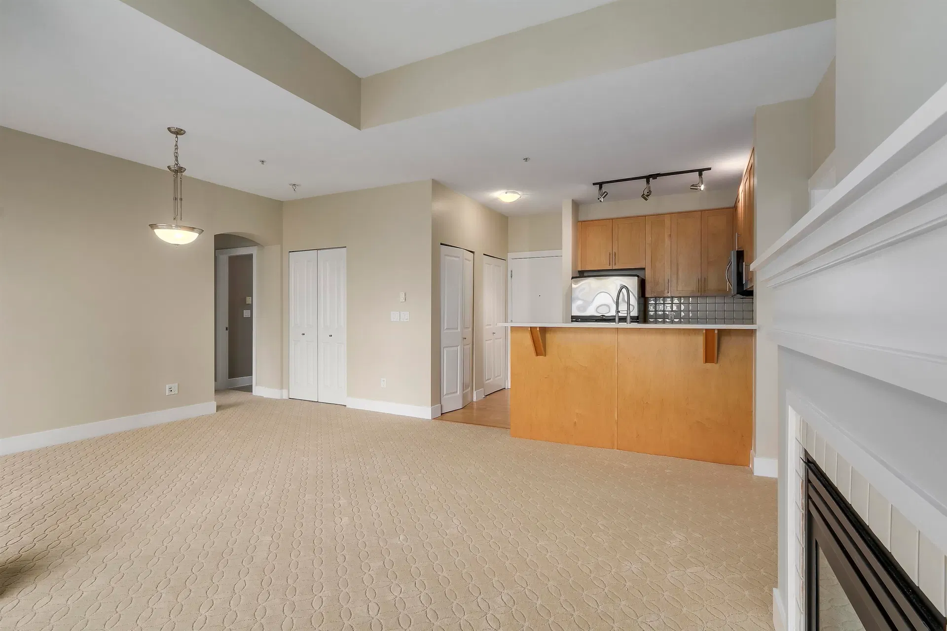 Photo 5 of 16 at #1416 – 4655 Valley Drive