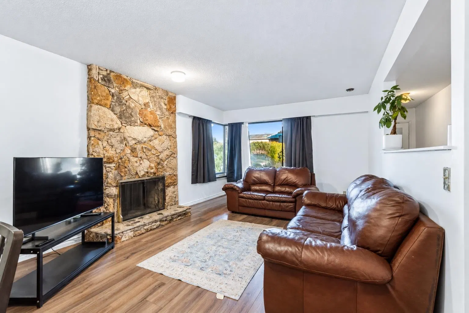 Photo 3 of 21 at 8680 Citadel Crescent