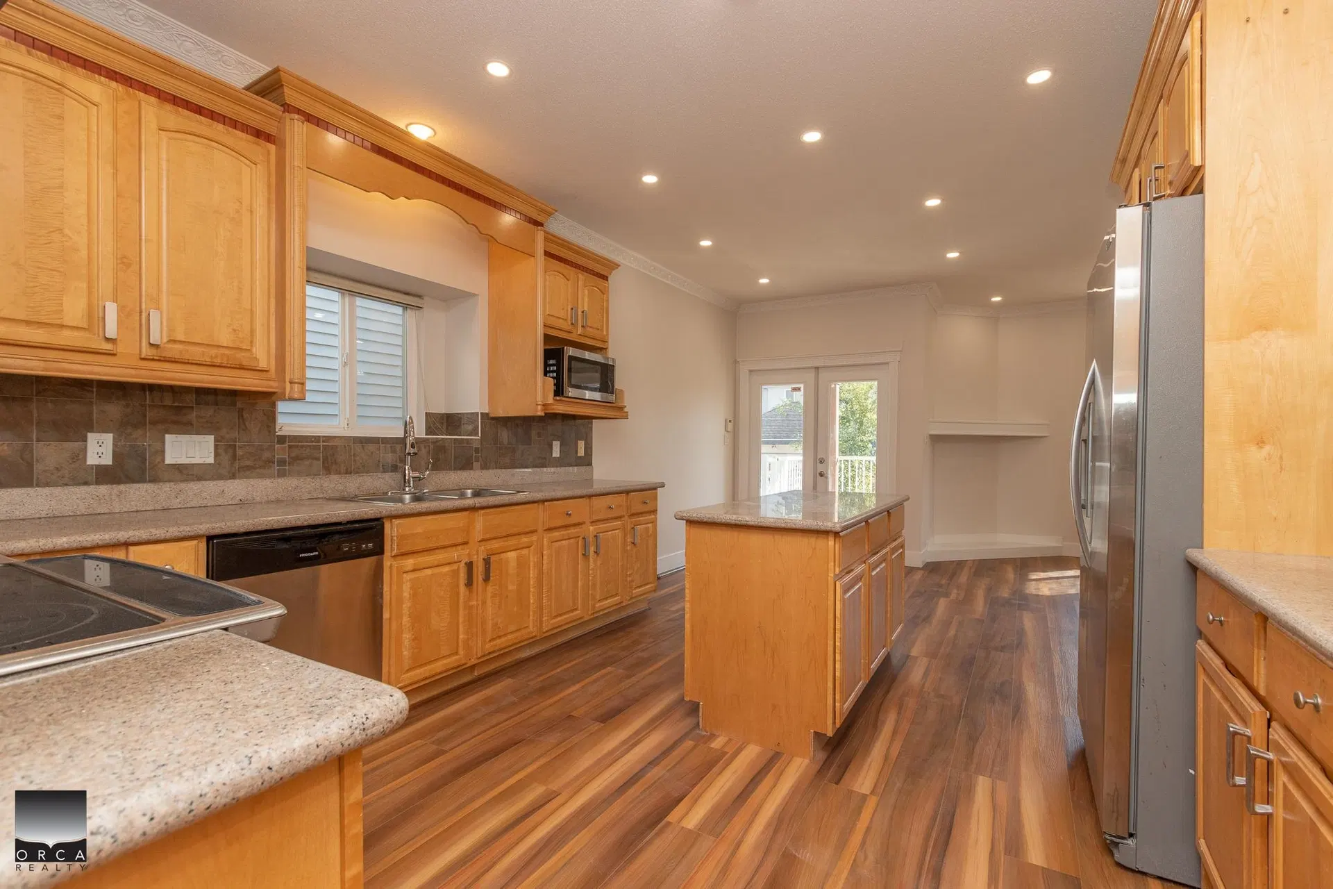 Photo 5 of 29 at upper level – 19130 69a Avenue