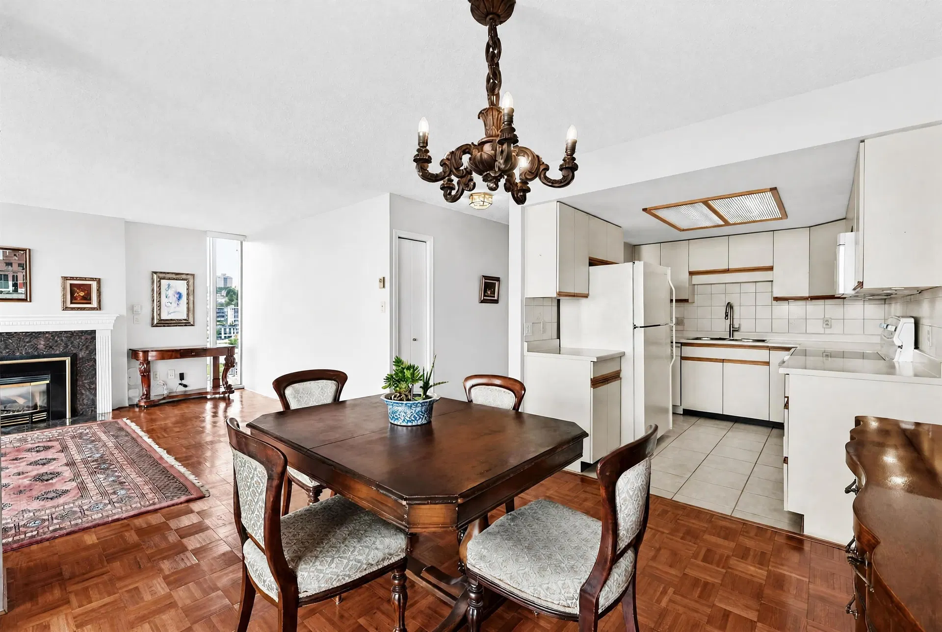 Photo 4 of 27 at #1206 – 1045 Quayside Drive