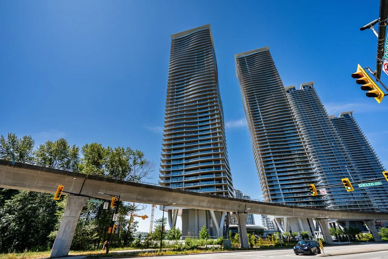 Photo 1 of 40 at #2208 – 4890 Lougheed Highway