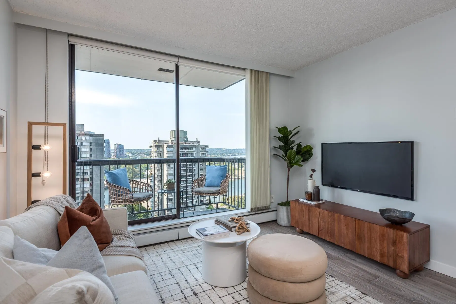 Photo 2 of 36 at #1401 – 1146 Harwood Street