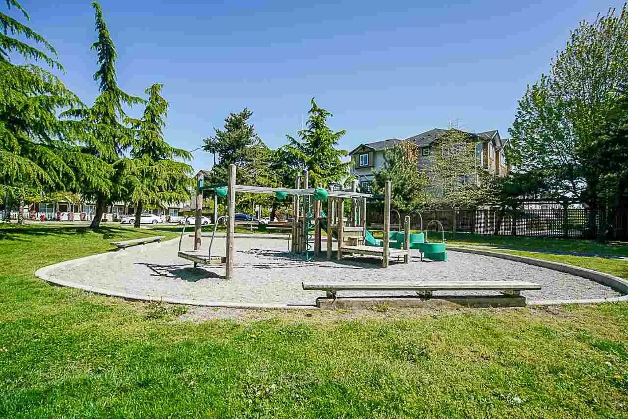 Photo 4 of 35 at #1101 – 9188 Hemlock Drive