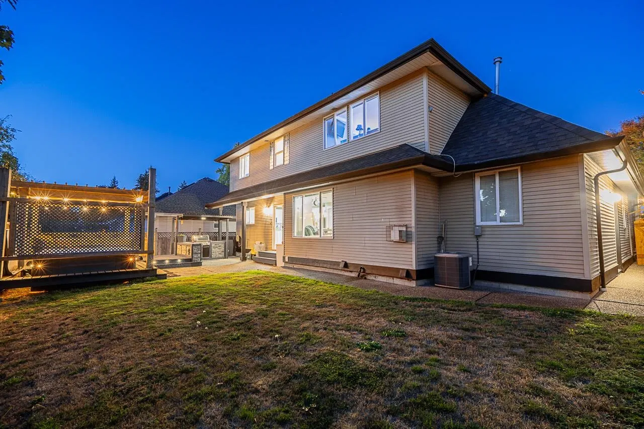 Photo 5 of 27 at 6069 170 Street