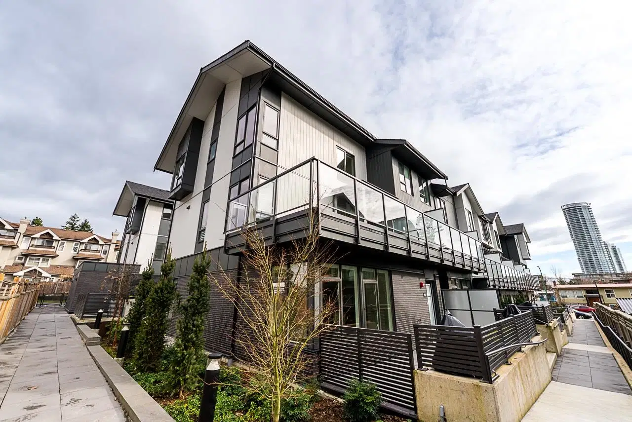 #207 – 7161 17th Avenue