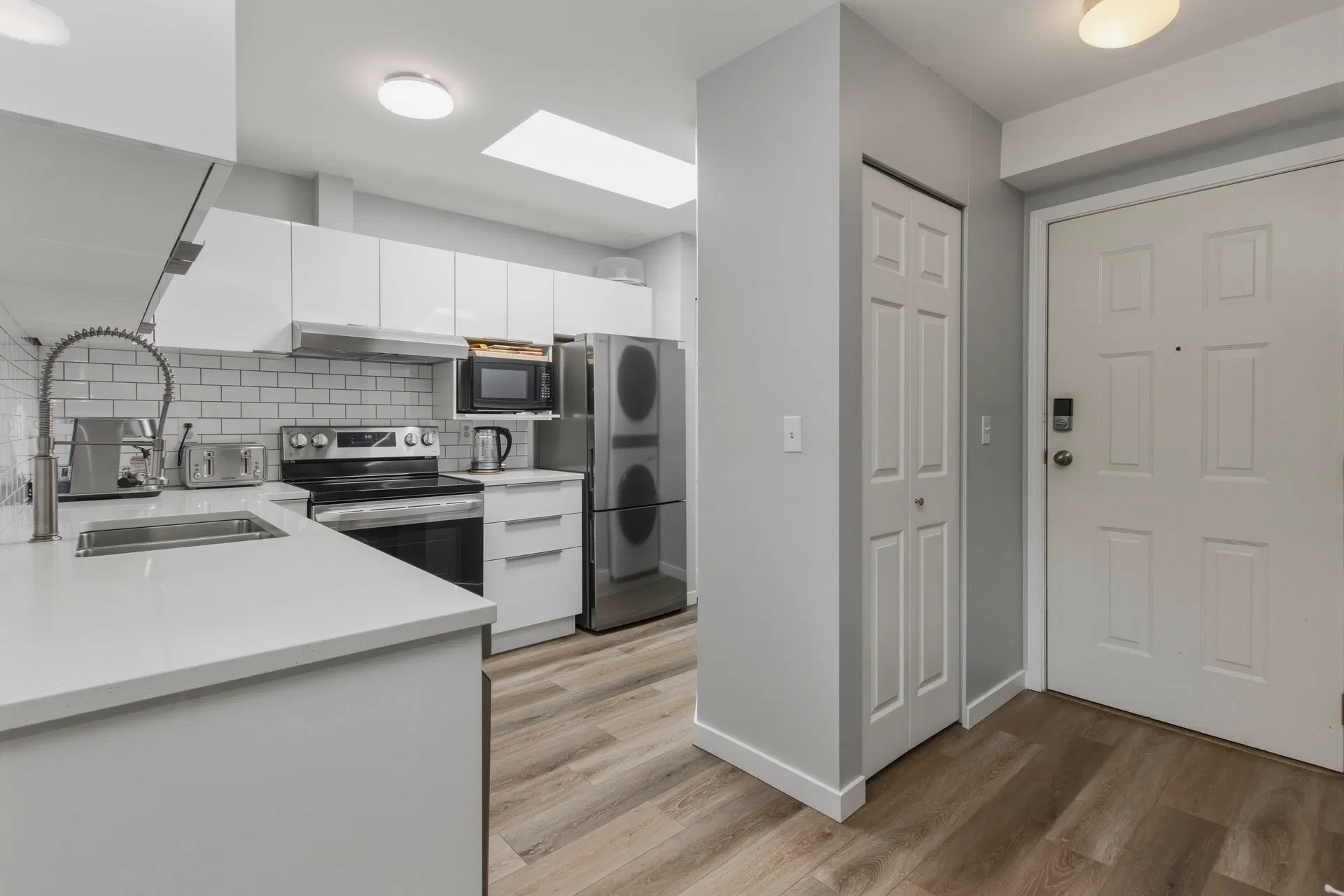 Photo 3 of 16 at C308 – 40140 Willow Crescent