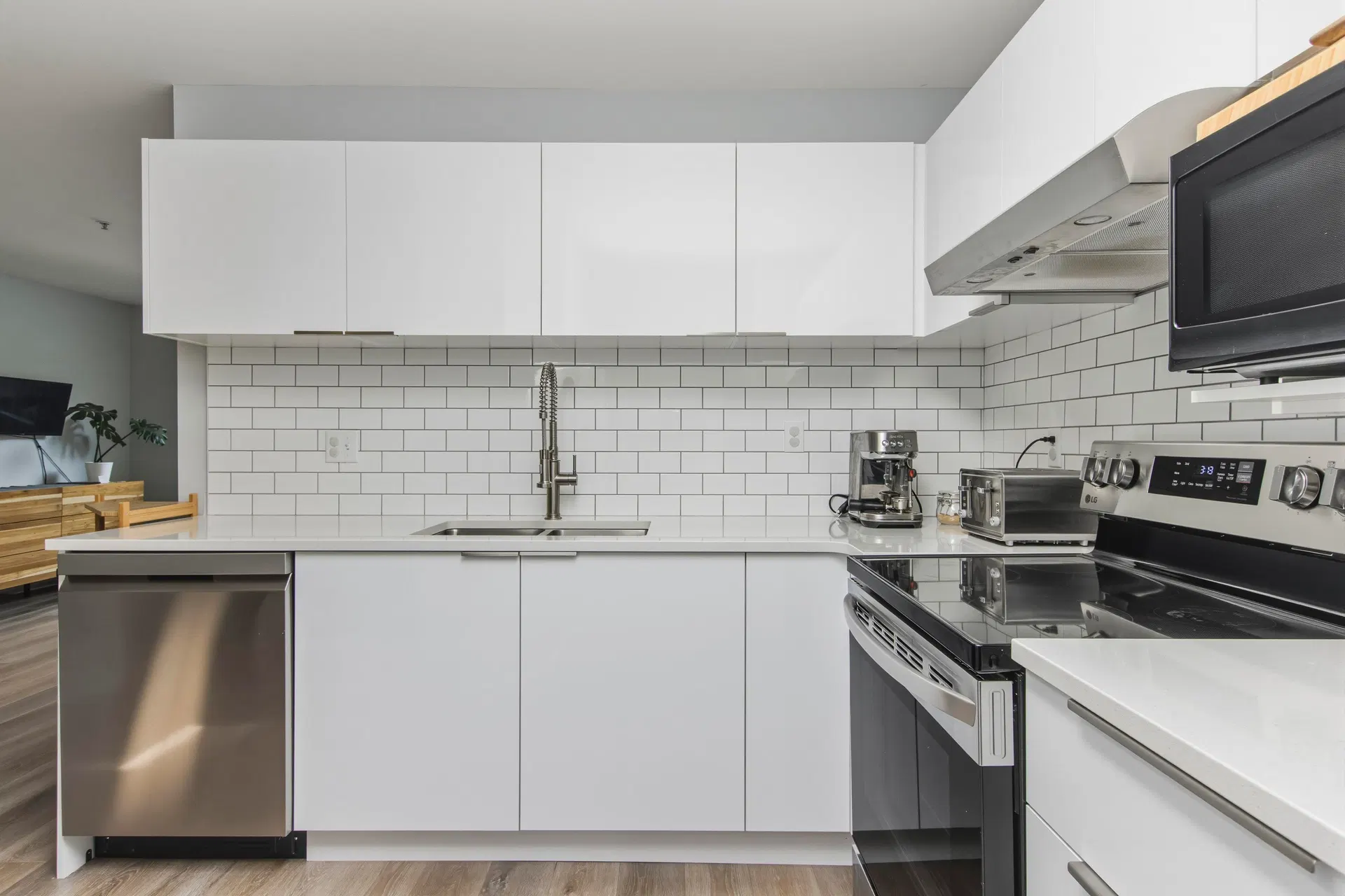 Photo 4 of 16 at C308 – 40140 Willow Crescent