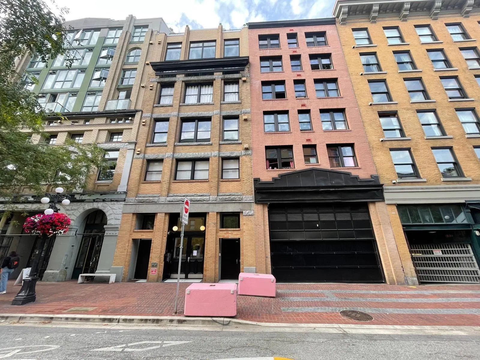 Photo 2 of 24 at #704 – 27 Alexander Street
