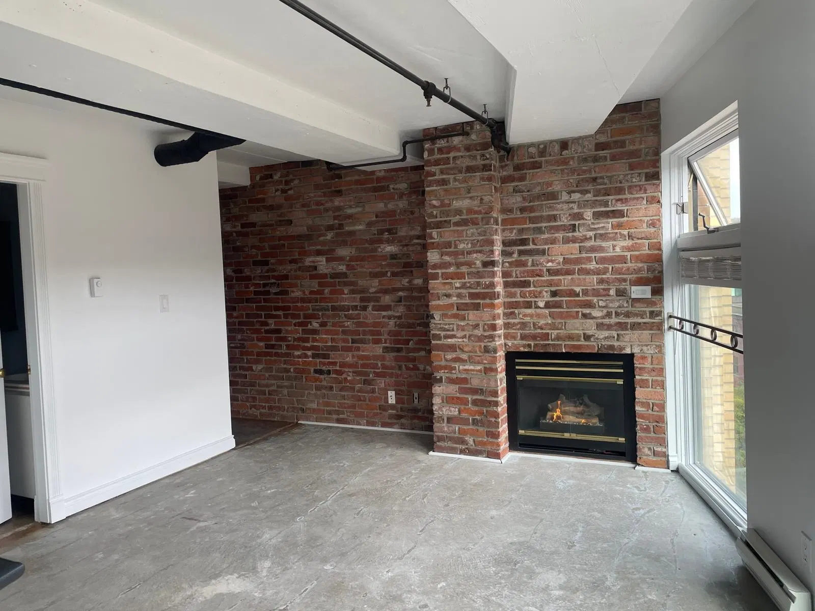 Photo 4 of 24 at #704 – 27 Alexander Street