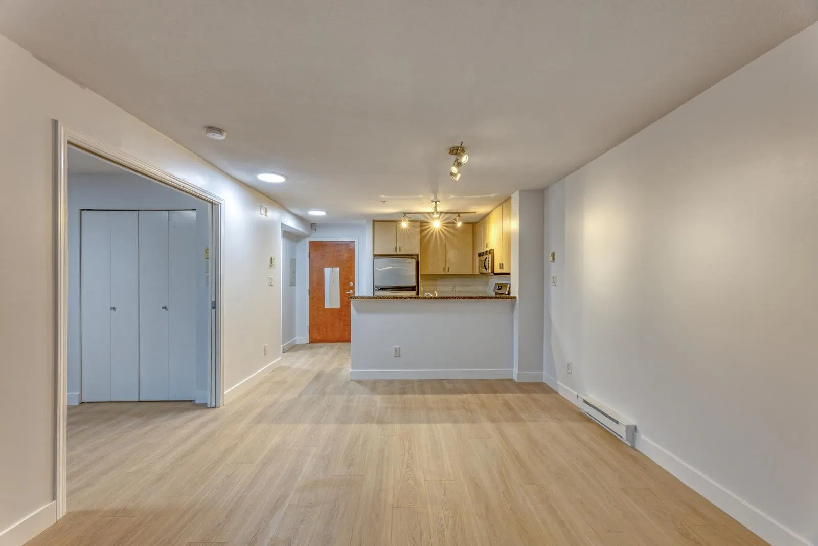 Photo 4 of 23 at #209 – 6888 Southpoint Drive