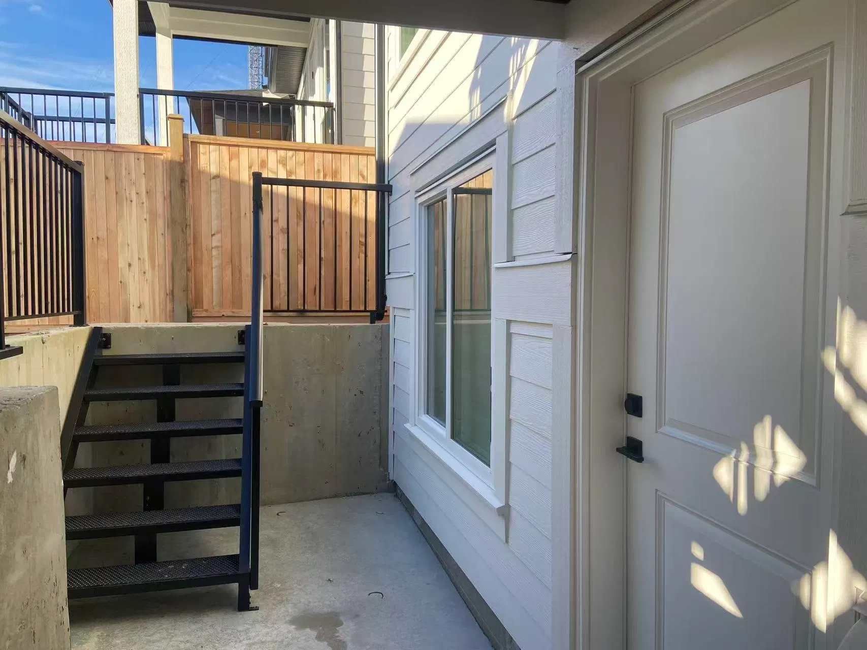 Photo 2 of 14 at Basement rental – 16794 20a Avenue