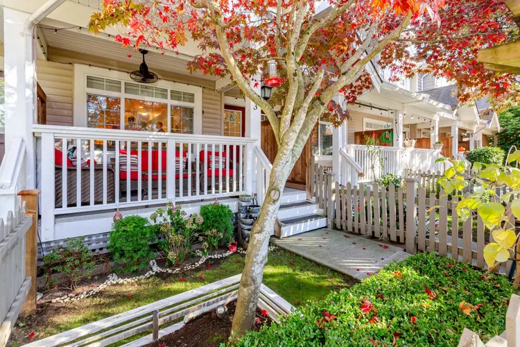 Photo 4 of 40 at #73 – 6852 193 Street