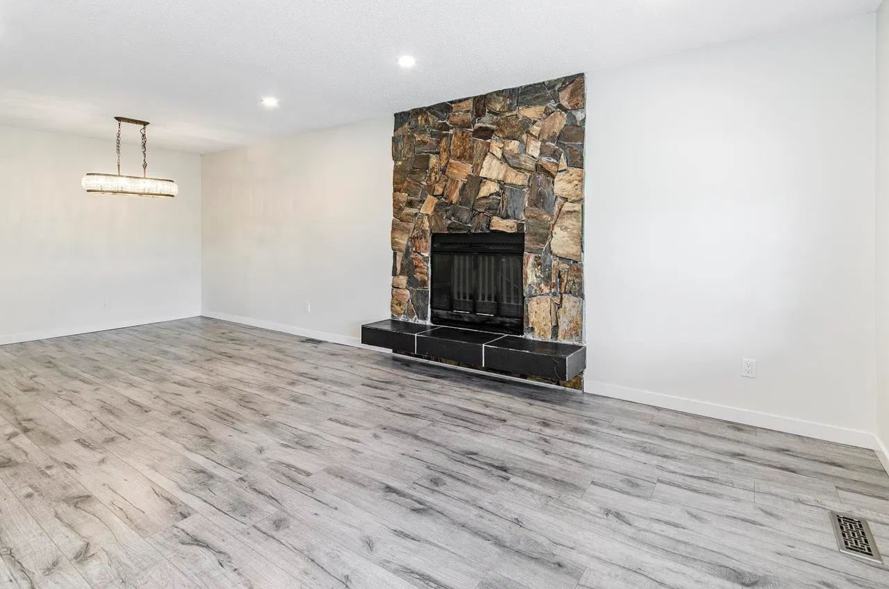 Photo 3 of 22 at Upper Level – 1220 Nestor Street