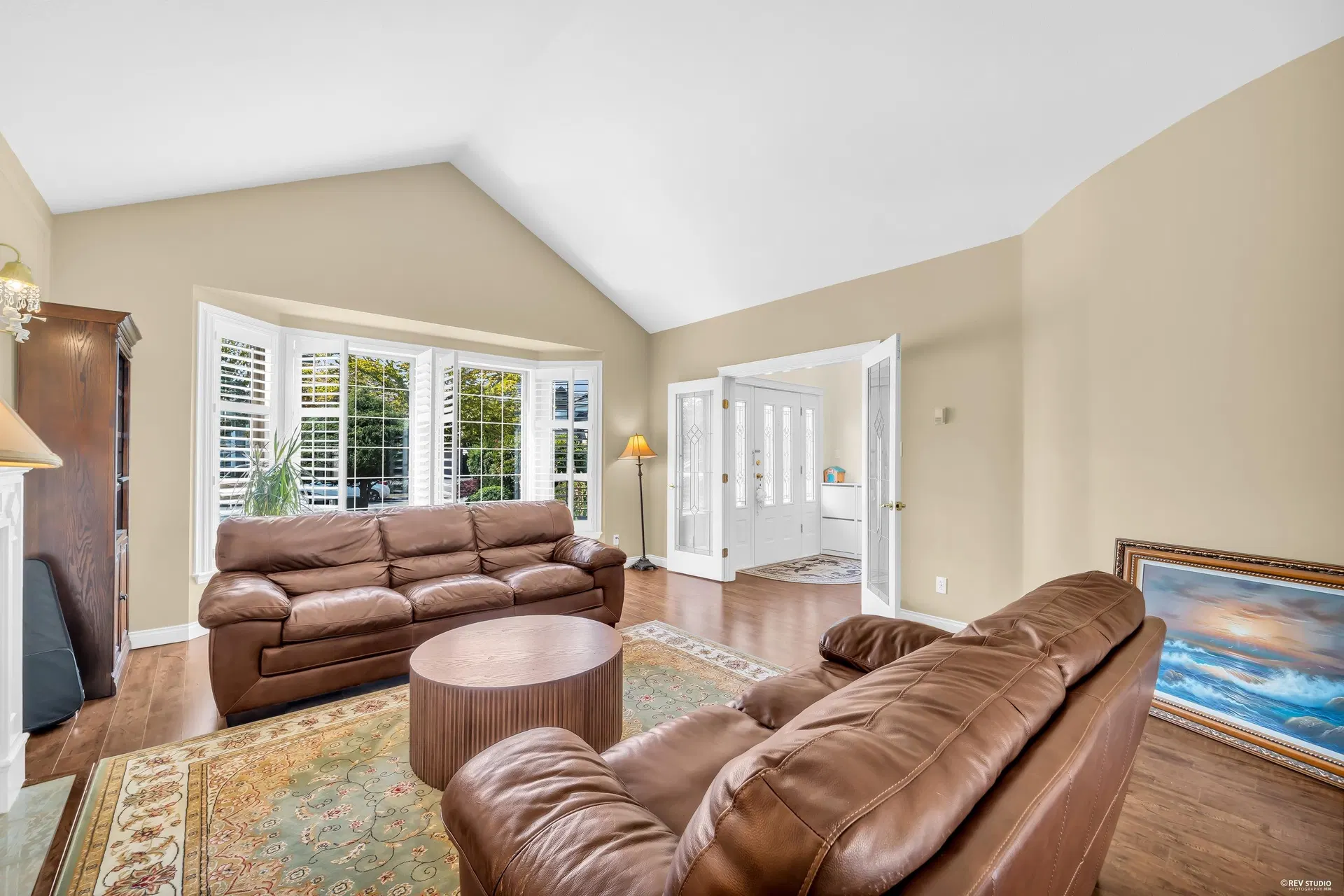 Photo 5 of 40 at 6231 Dunsmuir Crescent