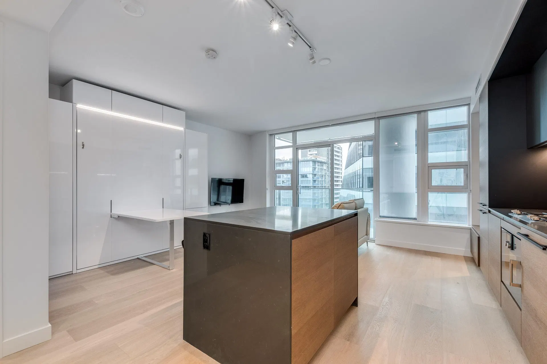 Photo 3 of 19 at #1003 – 1289 Hornby Street