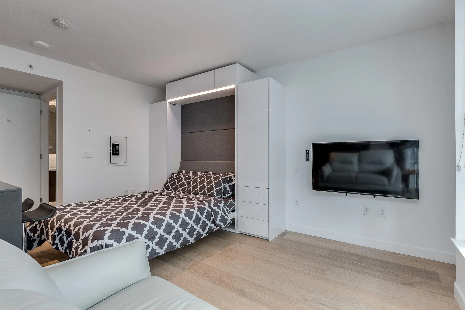 Photo 4 of 19 at #1003 – 1289 Hornby Street