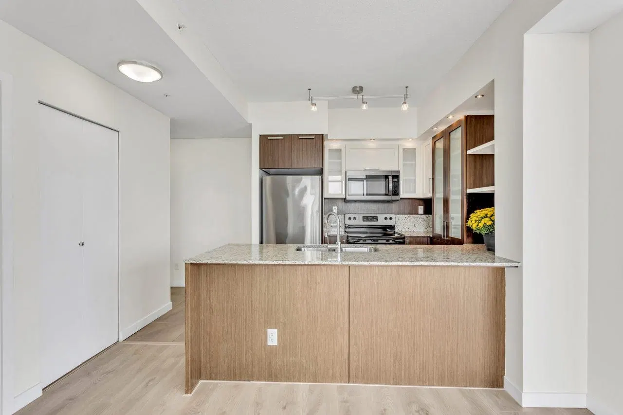 Photo 5 of 25 at #2805 – 2980 Atlantic Avenue