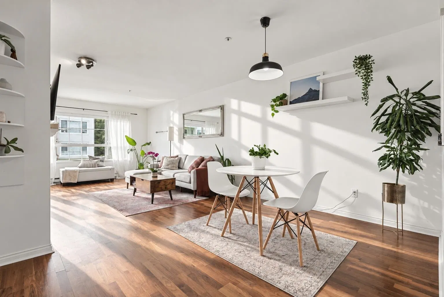 Photo 4 of 27 at #205 – 2975 Princess Crescent