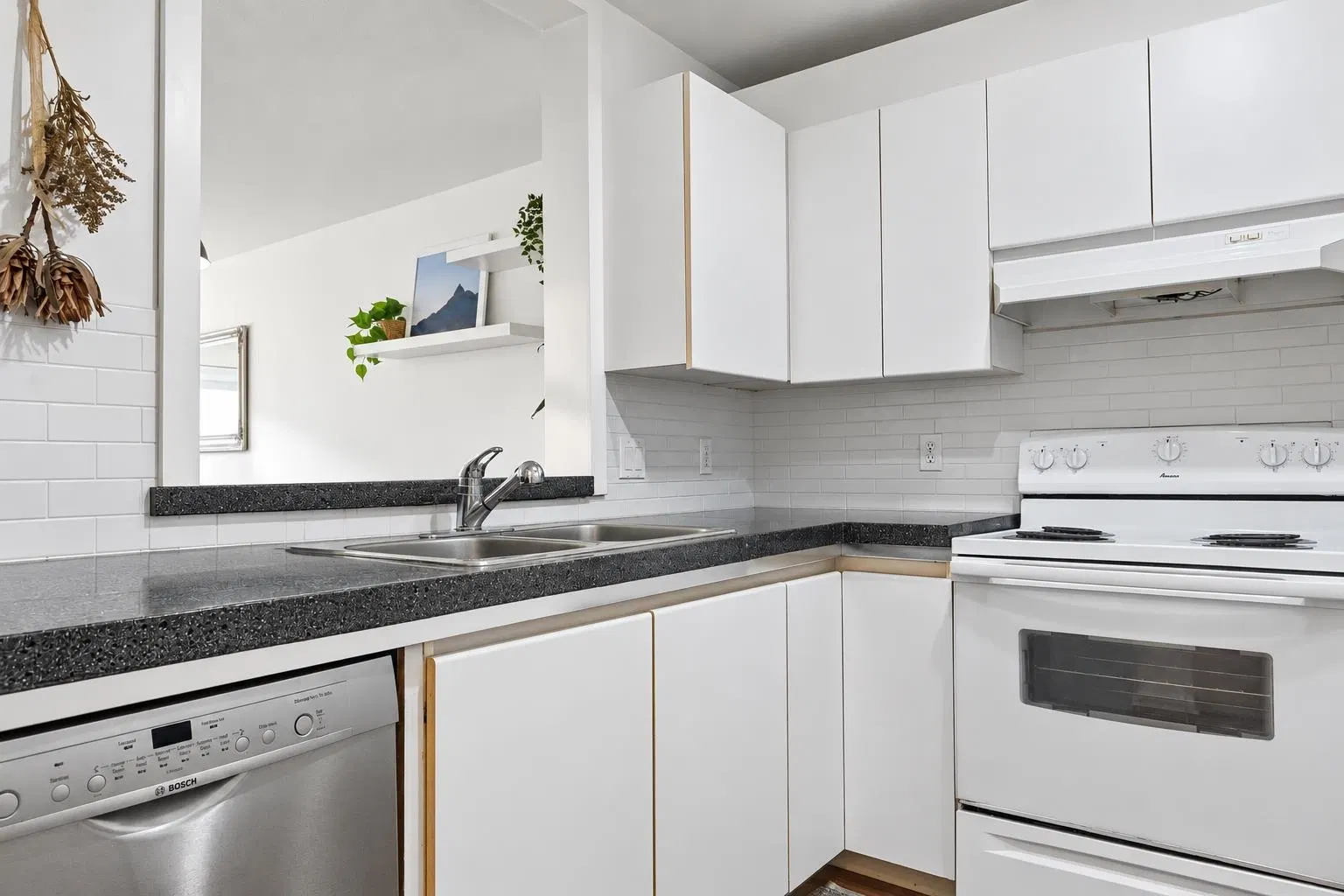 Photo 5 of 27 at #205 – 2975 Princess Crescent