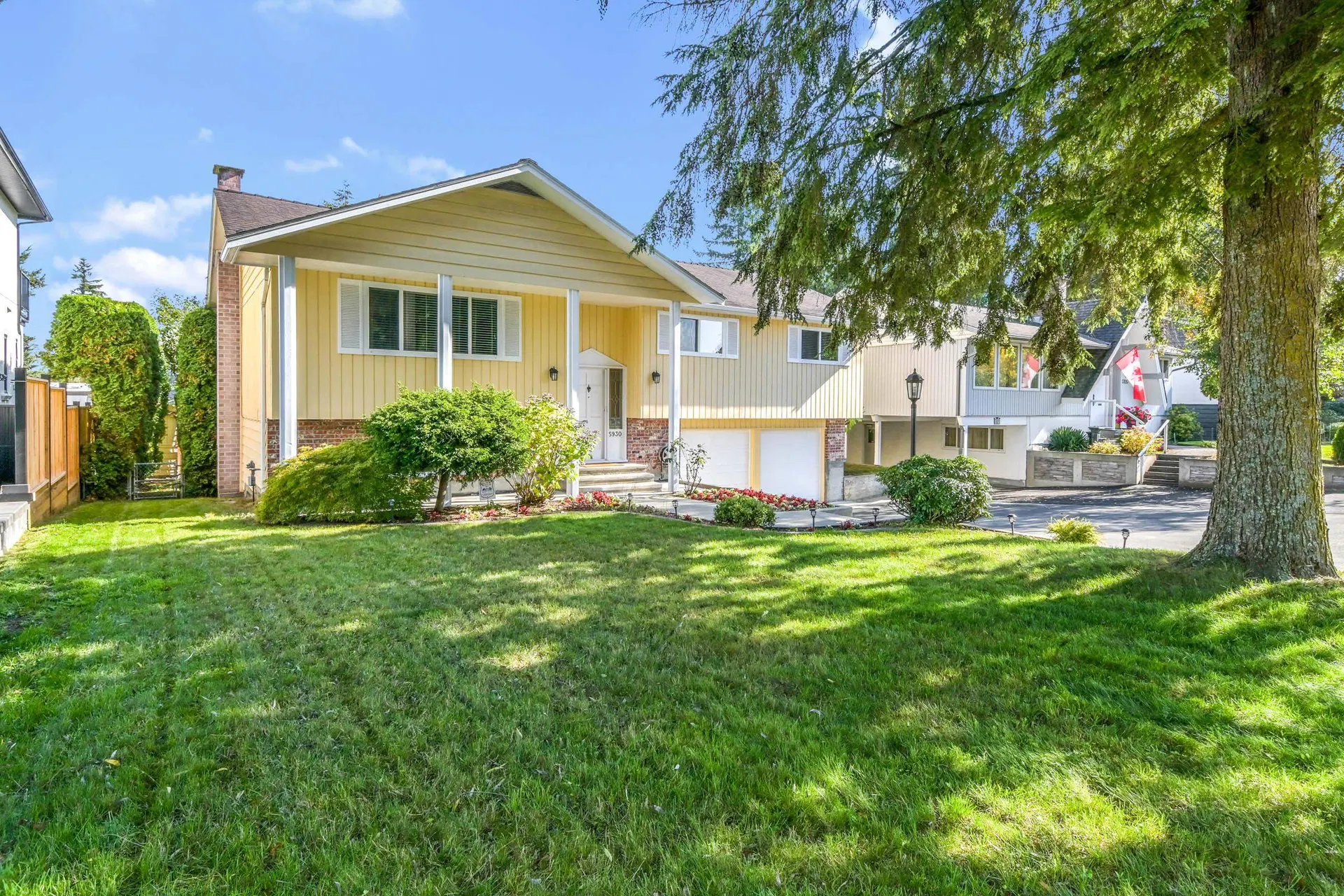 Photo 3 of 33 at 5930 135 Street